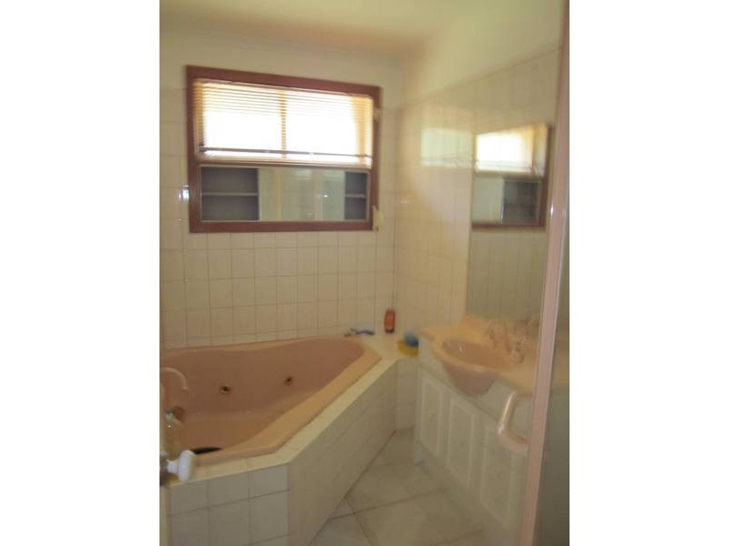 10 Nicholson Crescent, Meadow Heights VIC 3048