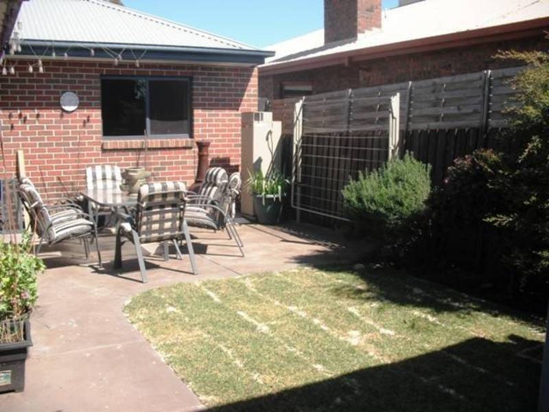 2/46 McNamara Avenue, Airport West VIC 3042