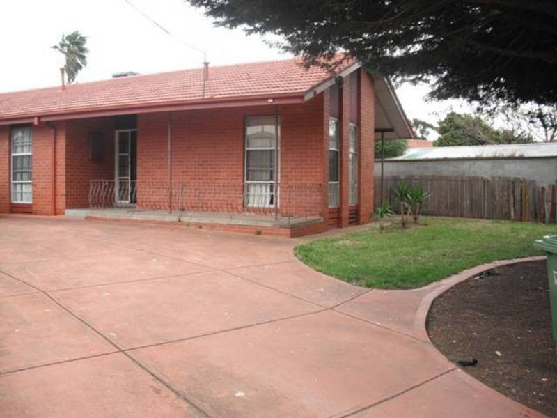 4 Kalimna Crescent, Coolaroo VIC 3048