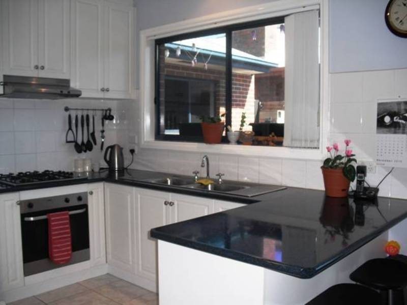 2/46 McNamara Avenue, Airport West VIC 3042