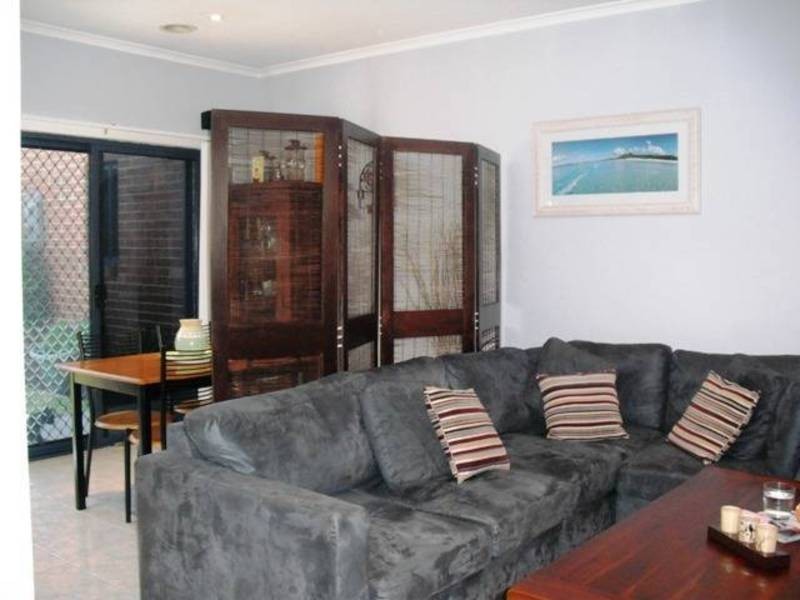 2/46 McNamara Avenue, Airport West VIC 3042