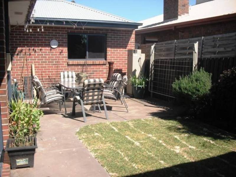 2/46 McNamara Avenue, Airport West VIC 3042