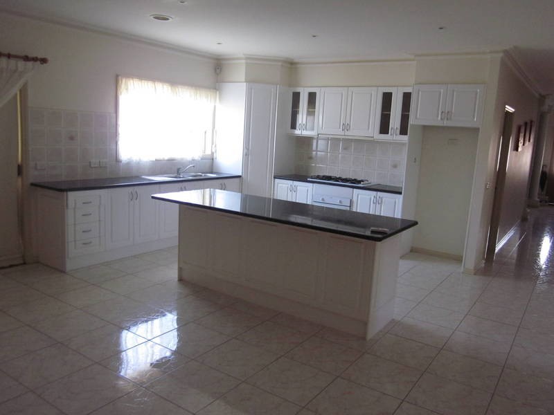 5 Amur, Roxburgh Park VIC 3064