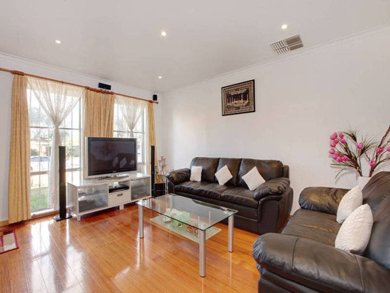 18 Crossley Crescent, Coolaroo VIC 3048