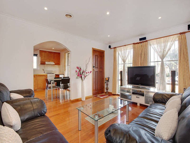 18 Crossley Crescent, Coolaroo VIC 3048