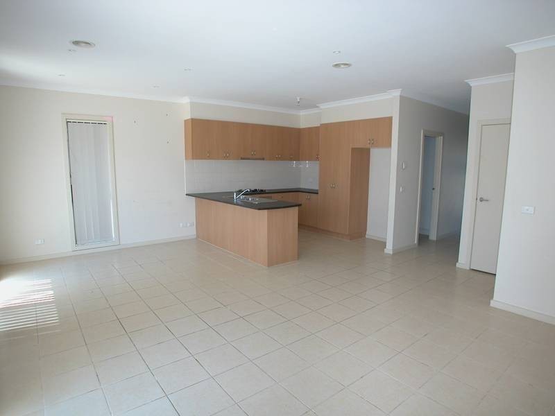 86 Hayfield Road, Roxburgh Park VIC 3064