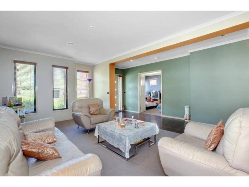 6 Wild Crescent, Roxburgh Park VIC 3064