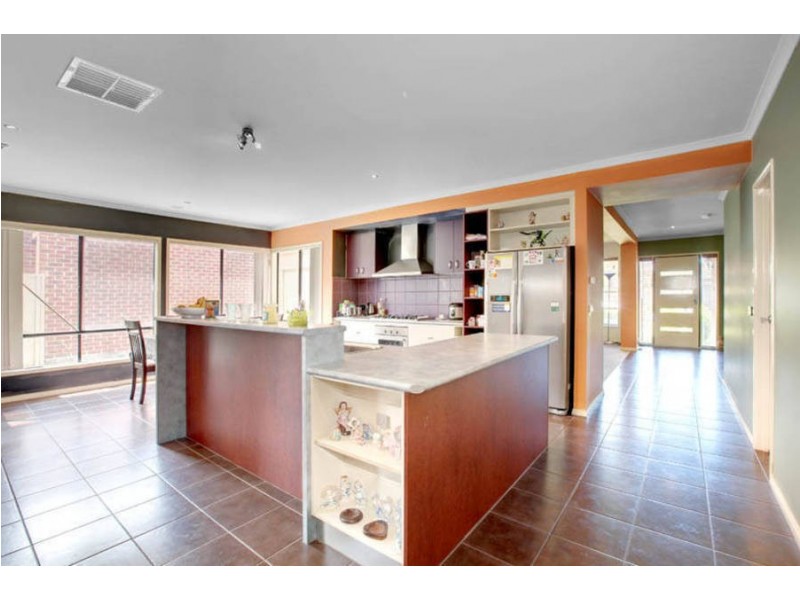 6 Wild Crescent, Roxburgh Park VIC 3064