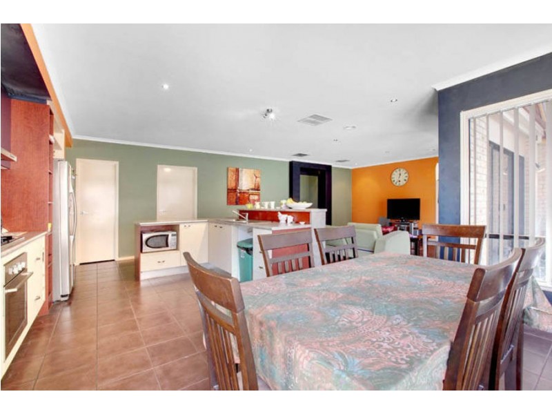 6 Wild Crescent, Roxburgh Park VIC 3064