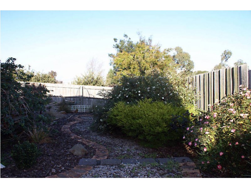 14 Linden Close, Meadow Heights VIC 3048