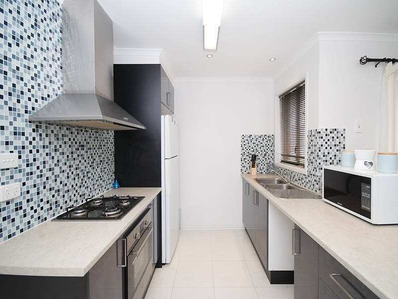 21 MELALEUCA DRIVE, Meadow Heights VIC 3048