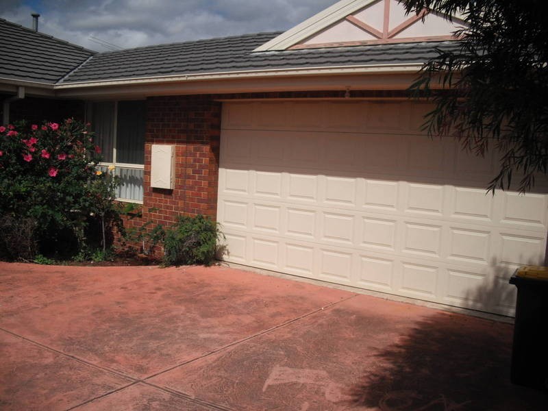 2/60 Maude Avenue, Glenroy VIC 3046