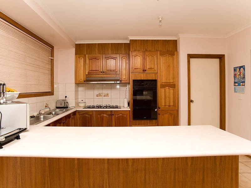 18 Pinaroo Circuit, Meadow Heights VIC 3048