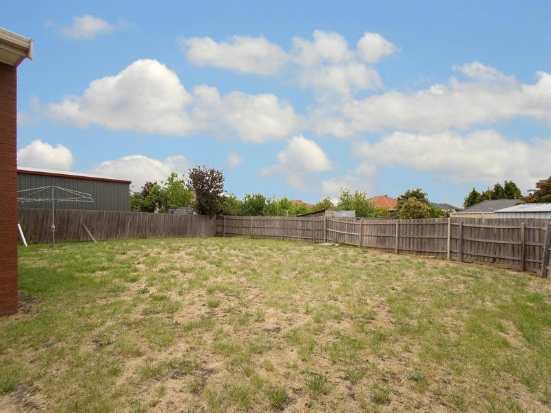 18 Pinaroo Circuit, Meadow Heights VIC 3048