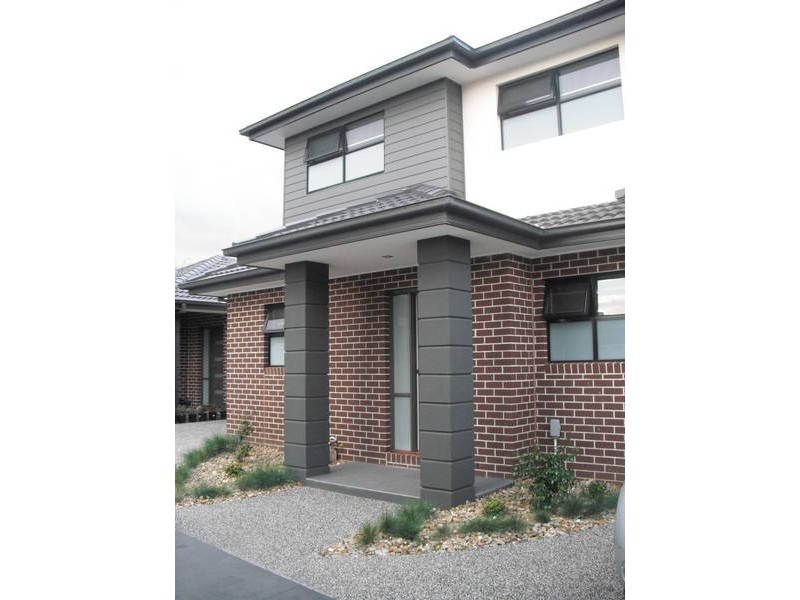 2 PENGANA AVENUE, Glenroy VIC 3046