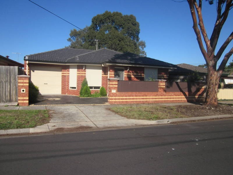 1B Woodburn Crescent, Meadow Heights VIC 3048