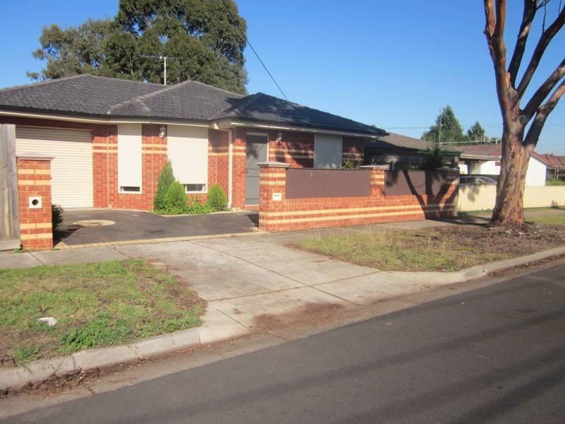 1B Woodburn Crescent, Meadow Heights VIC 3048