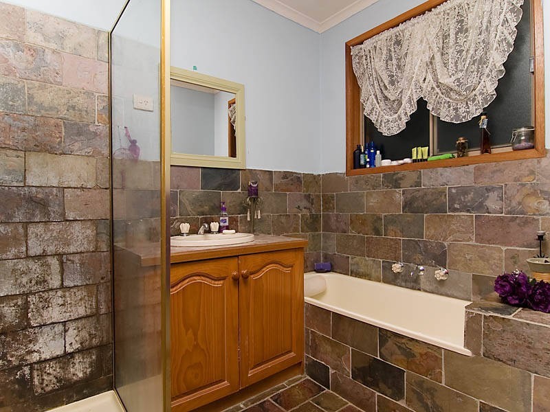 1 Elder Close, Meadow Heights VIC 3048