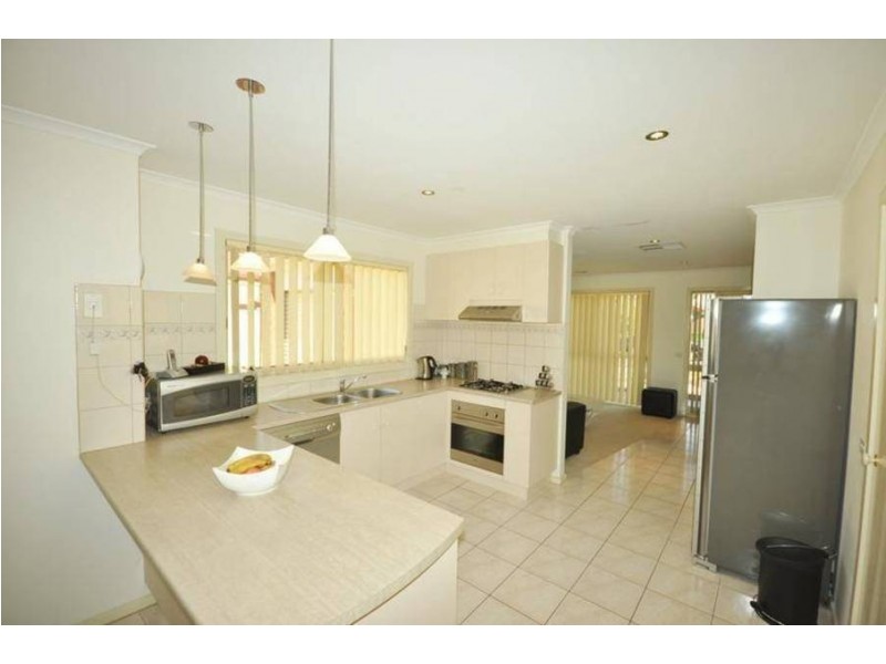 11 Limpopa Square, Roxburgh Park VIC 3064