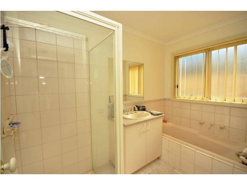 11 Limpopa Square, Roxburgh Park VIC 3064