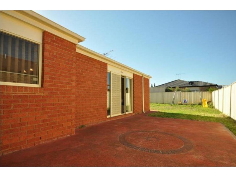 11 Limpopa Square, Roxburgh Park VIC 3064