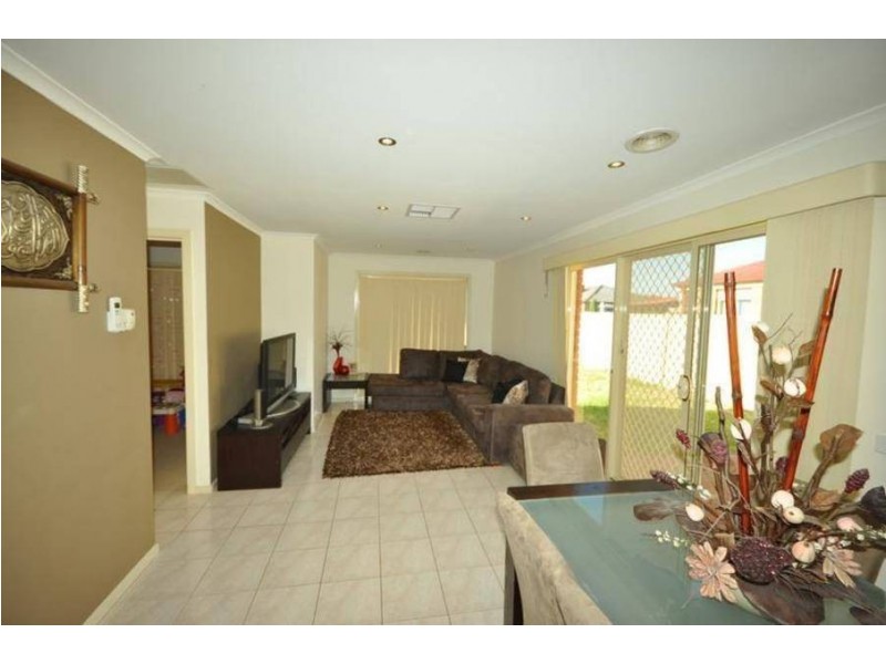 11 Limpopa Square, Roxburgh Park VIC 3064