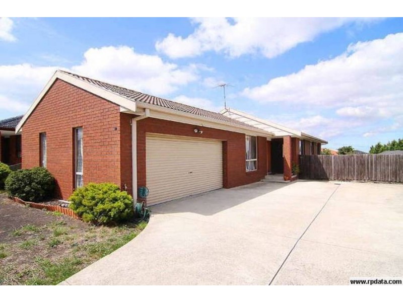 18 Pinnaroo Circuit, Meadow Heights VIC 3048