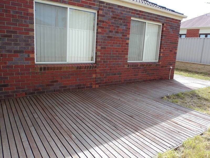 6 Crestwood Lane, Craigieburn VIC 3064