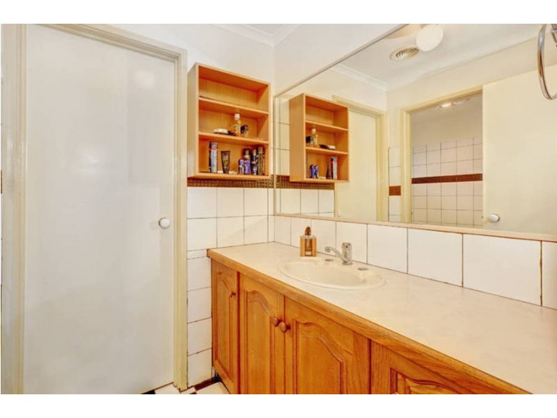 4 Gunbower Crescent, Meadow Heights VIC 3048