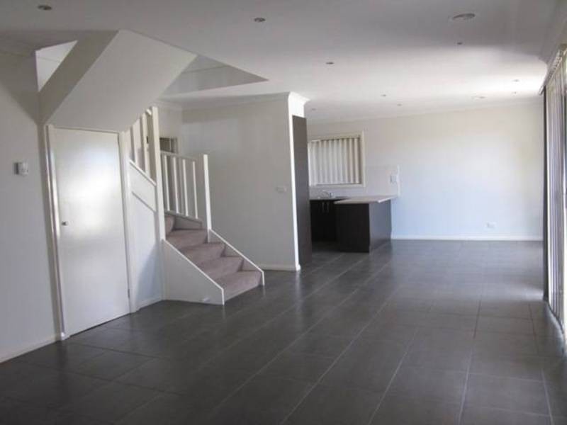 2/7 Care Close, Meadow Heights VIC 3048