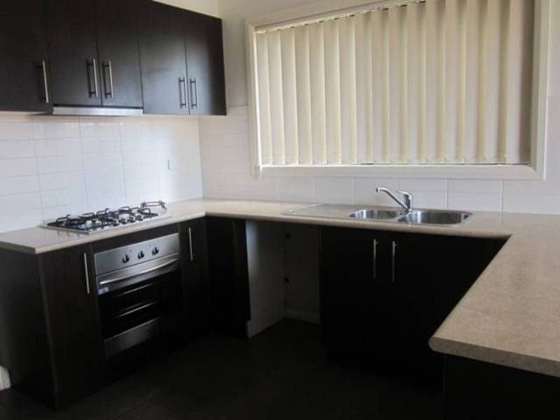 2/7 Care Close, Meadow Heights VIC 3048