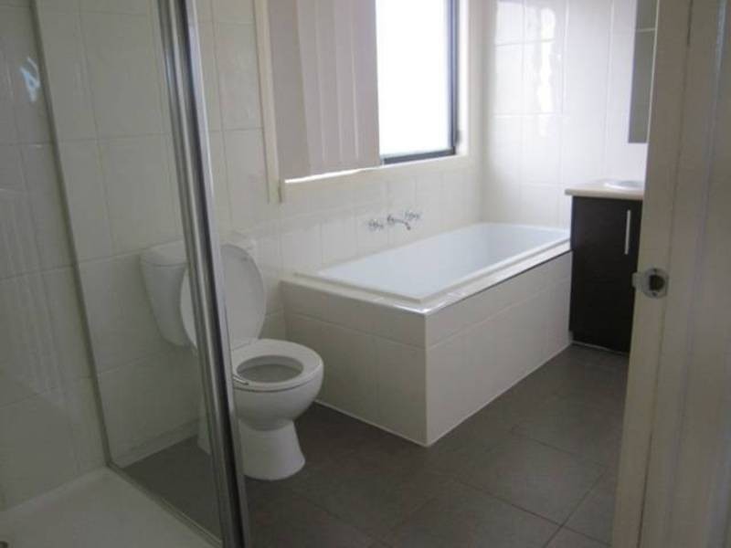 2/7 Care Close, Meadow Heights VIC 3048