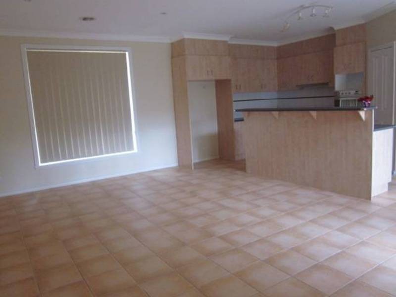 26 Stillwell Crescent, Roxburgh Park VIC 3064