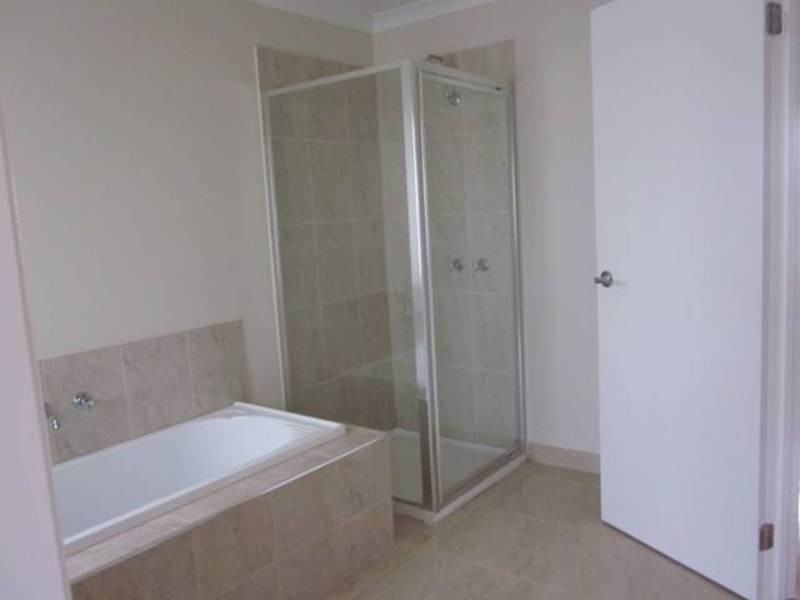 2/29-31 Ashleigh Crescent, Meadow Heights VIC 3048