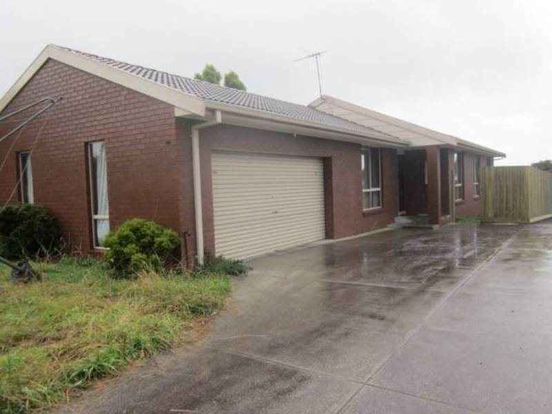 18 Pinaroo Circuit, Meadow Heights VIC 3048