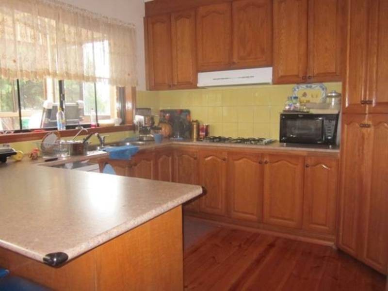 18 Pinaroo Circuit, Meadow Heights VIC 3048