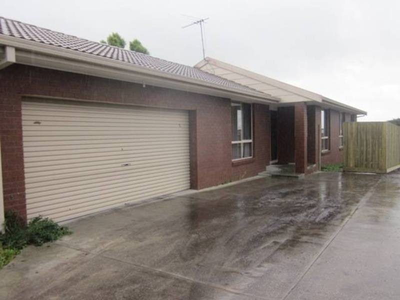 18 Pinaroo Circuit, Meadow Heights VIC 3048