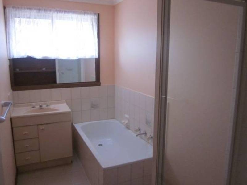 2/43  PINAROO CIRCUIT, Meadow Heights VIC 3048