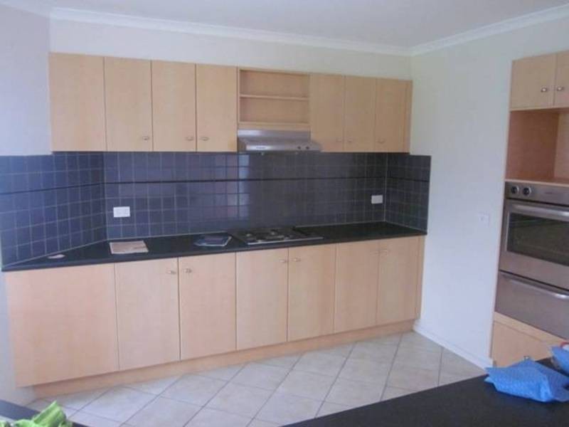 4 ALBERTON AVENUE, Roxburgh Park VIC 3064