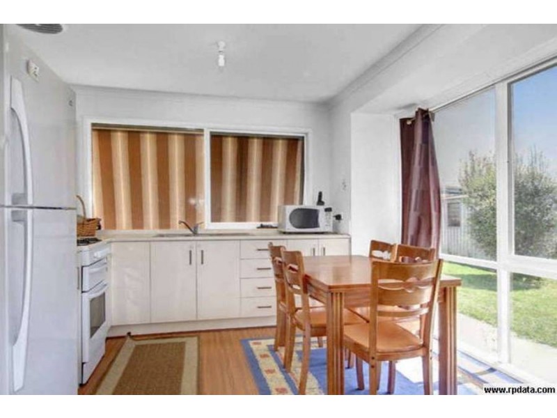 2 Airley Court, Meadow Heights VIC 3048