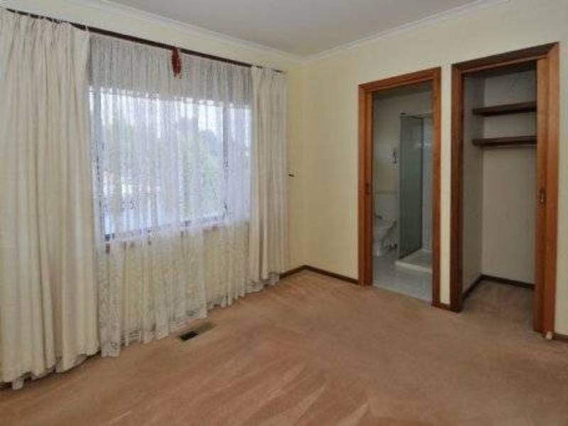 5A Nicholson Crescent, Meadow Heights VIC 3048