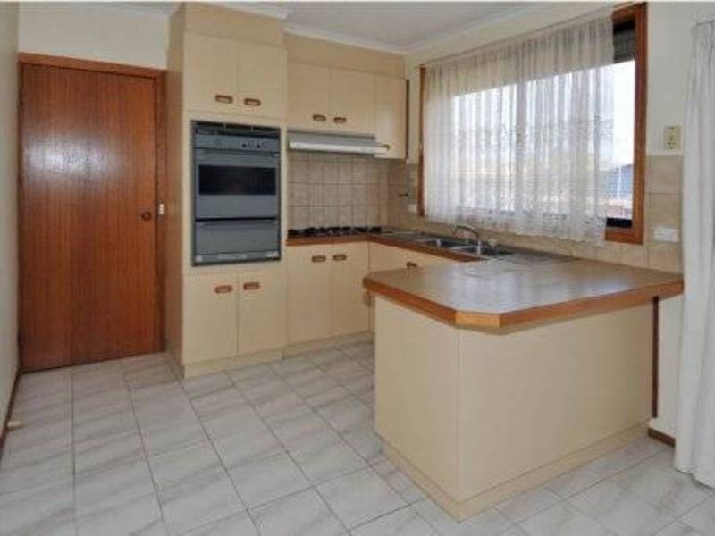 5A Nicholson Crescent, Meadow Heights VIC 3048