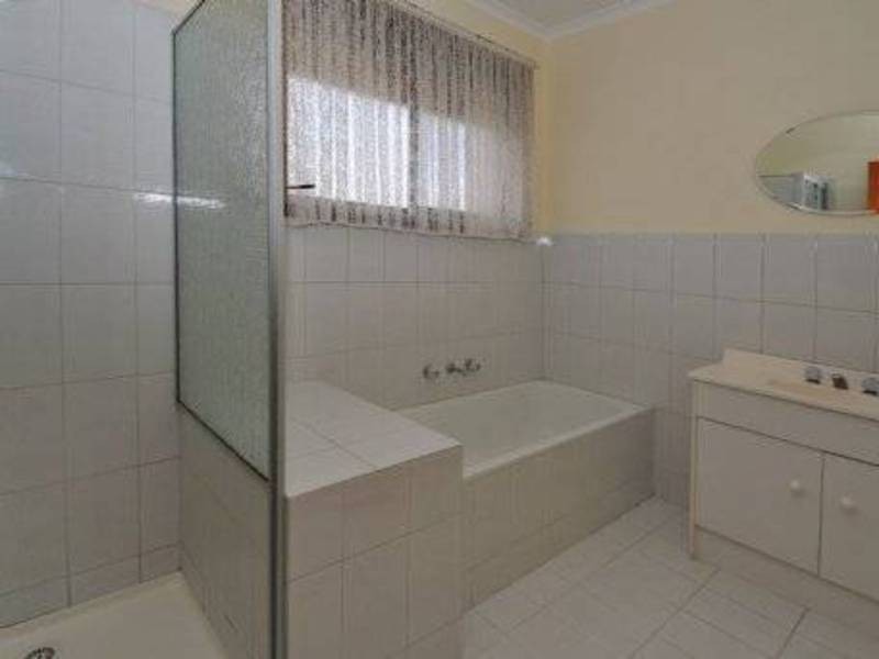 5A Nicholson Crescent, Meadow Heights VIC 3048