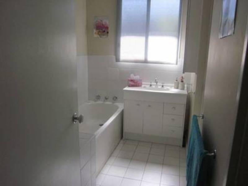 3 Navaree Court, Meadow Heights VIC 3048