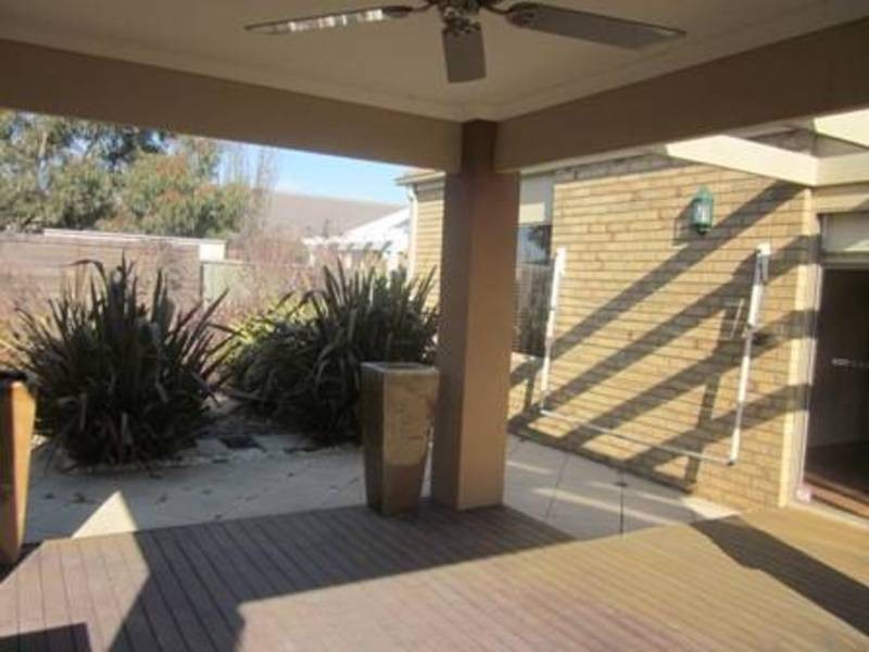 33 Princess Circuit, Craigieburn VIC 3064