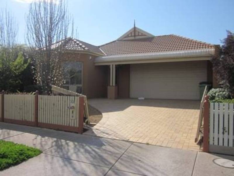 33 Princess Circuit, Craigieburn VIC 3064