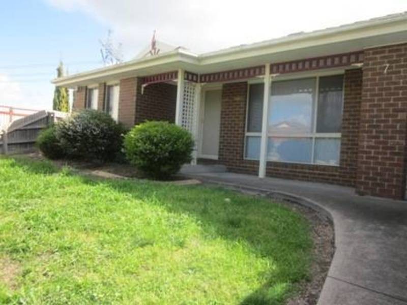 7 Pinnock Avenue, Roxburgh Park VIC 3064