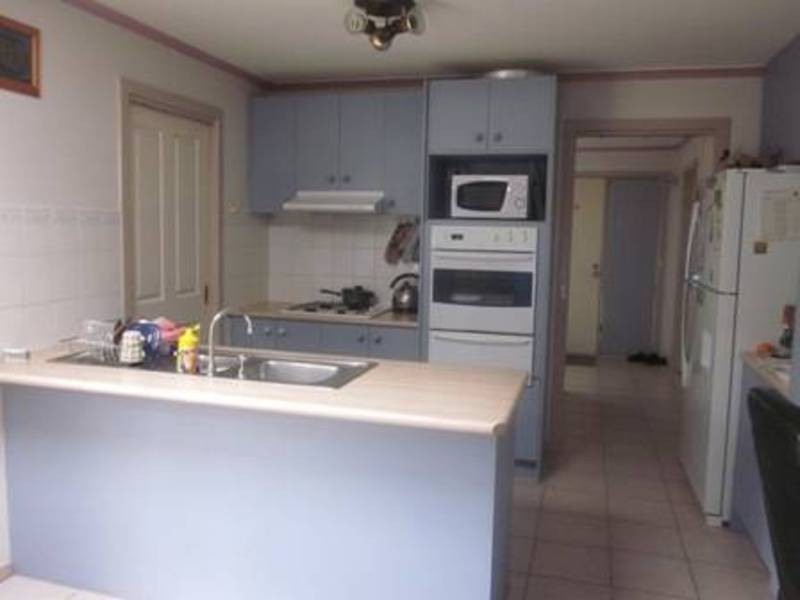 7 Pinnock Avenue, Roxburgh Park VIC 3064