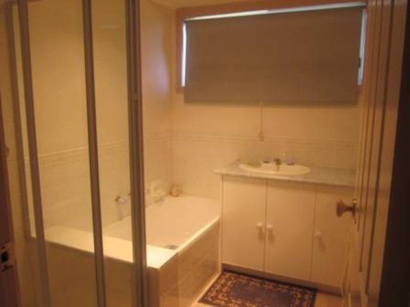 7 Pinnock Avenue, Roxburgh Park VIC 3064