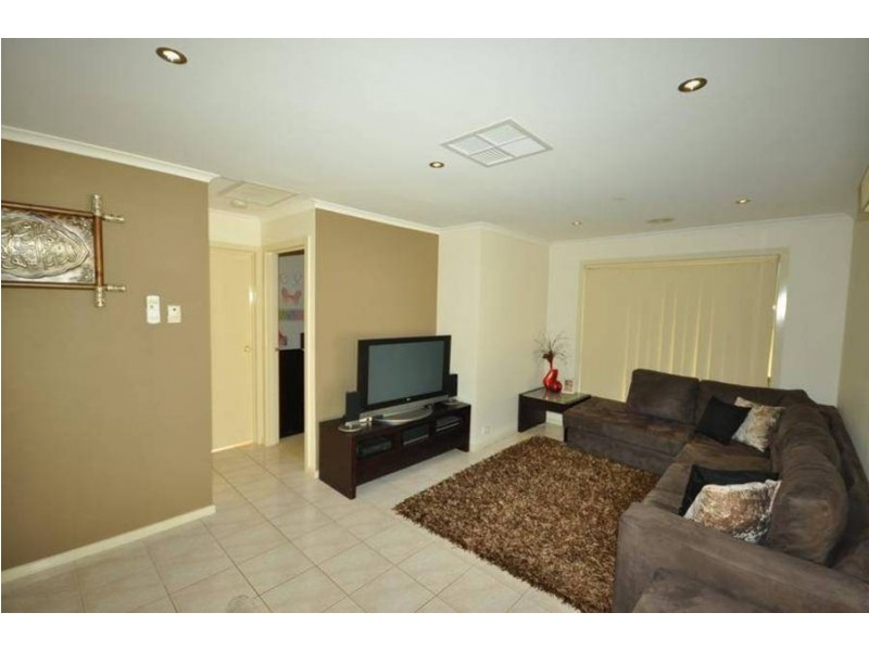 11 Limpopa Square, Roxburgh Park VIC 3064